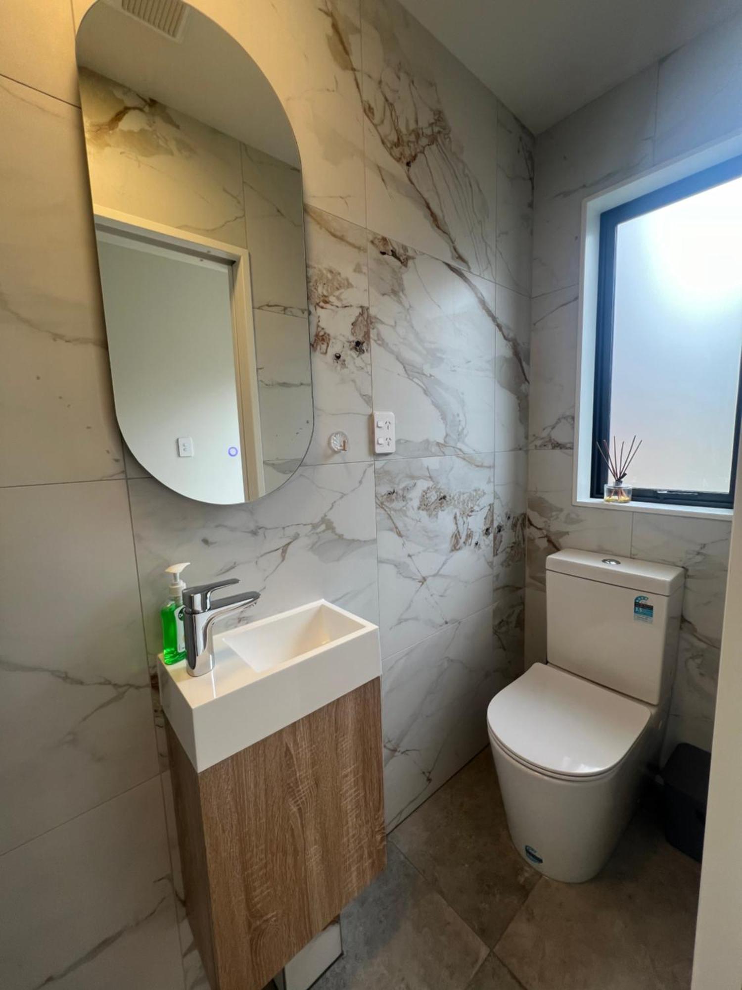 Waverly Place - Unique One Room Apartment Orewa Exterior foto