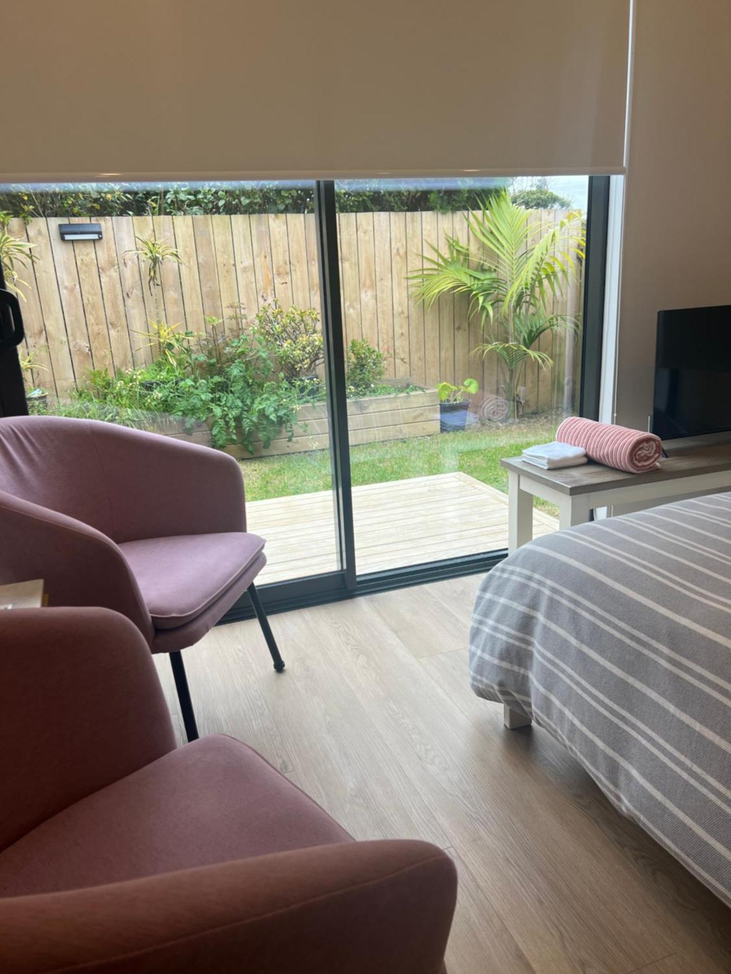 Waverly Place - Unique One Room Apartment Orewa Exterior foto